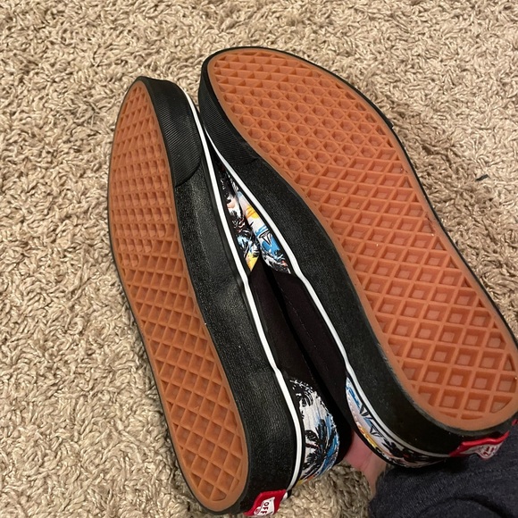 Women’s custom vans - Picture 3 of 4